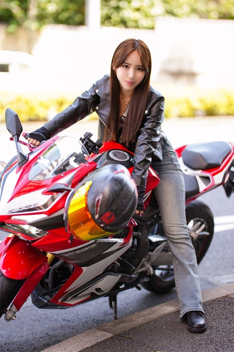 [UNCENSORED-LEAK] FC2-PPV-4770732 [Limited Price] A beautiful woman with an incredible figure and a motorcycle as her partner. This cool and straightforward woman loses her mind as she cums over and over again during raw sex!